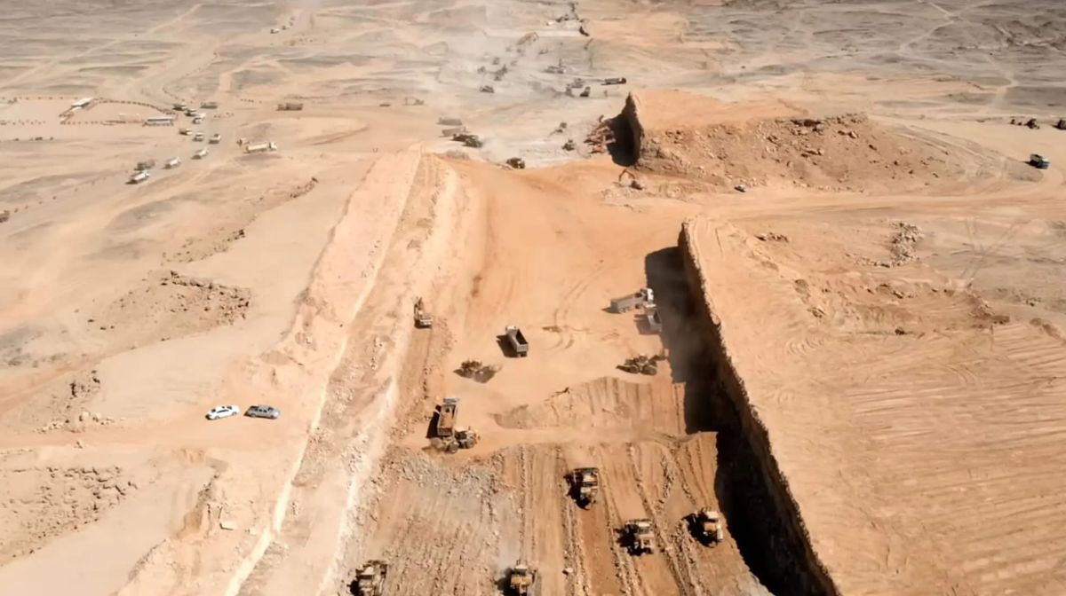 arabia saudita inizia costruzione citta the line neom video foto 4