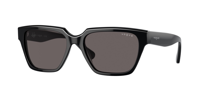 Hailey Bieber, la terza capsule per Vogue Eyewear 2023 Hailey Bieber, la terza capsule per Vogue Eyewear 2023