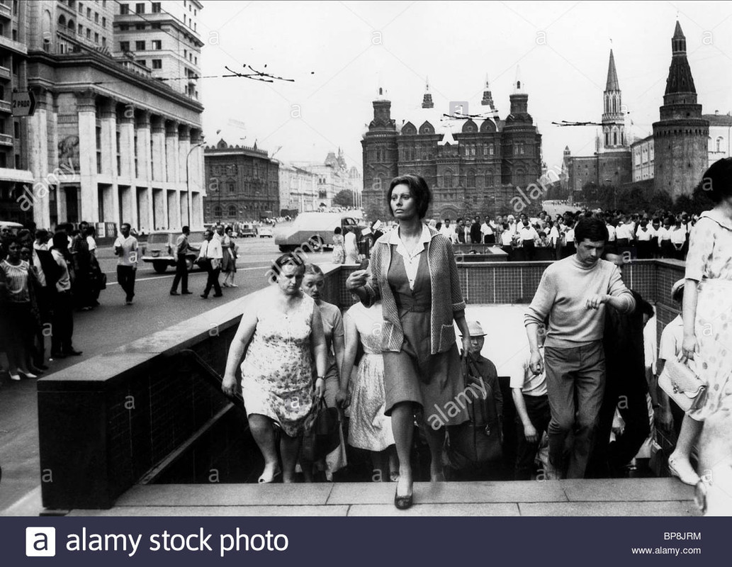 sophia-loren-sunflower-i-girasoli-les-fleurs-du-soleil-1970-BP8JRM