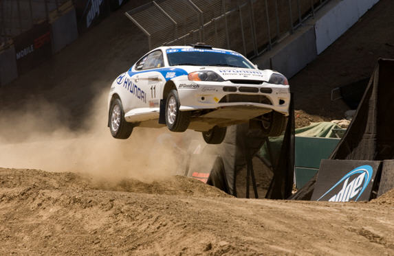 2941-2005HyundaiTiburonrallycarjumping