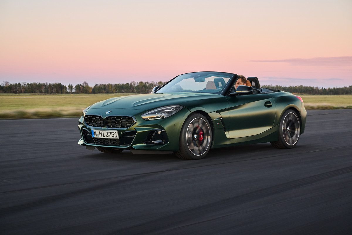 P90535762_highRes_the-bmw-z4-m40i-with