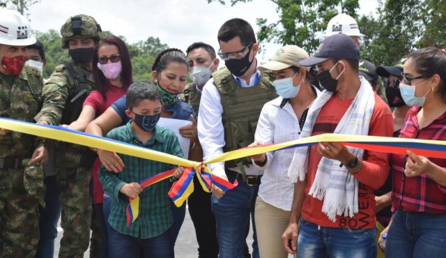 Ejercito Nacional de Colombia, realiza entrega de la 1ra fase de la vía Tibú - La Gabarra