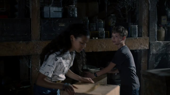 Fotos 06838 Los.Secretos.de.Sulphur.Springs.2021.S01E07.HDTV.XviD.Audio.Castellano