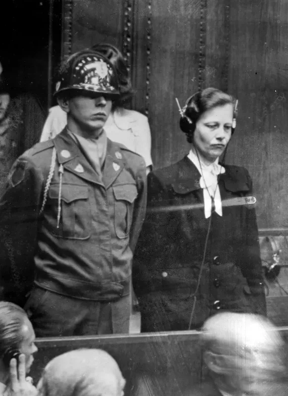 Herta Oberheuser, médico en juicio por haber llevado a cabo experimentos médicos en prisioneros de campos de concentración. Nuremberg, Alemania, agosto de 1947