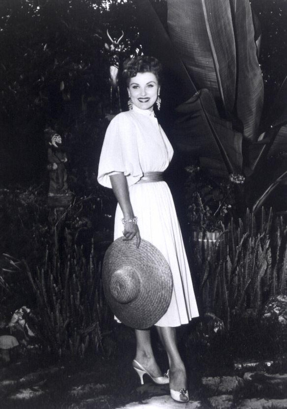 debra_paget_220