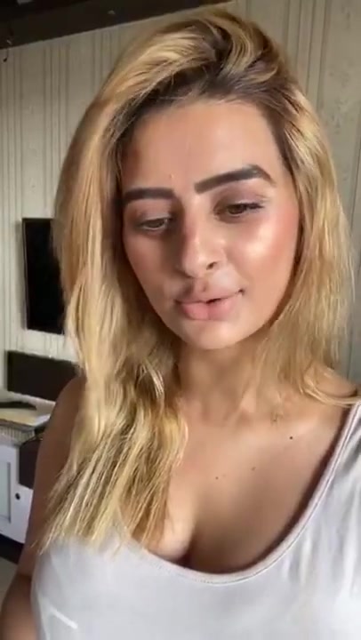 [Image: Ankita-Dave-hottest-Instagram-Live-Show-118.jpg]