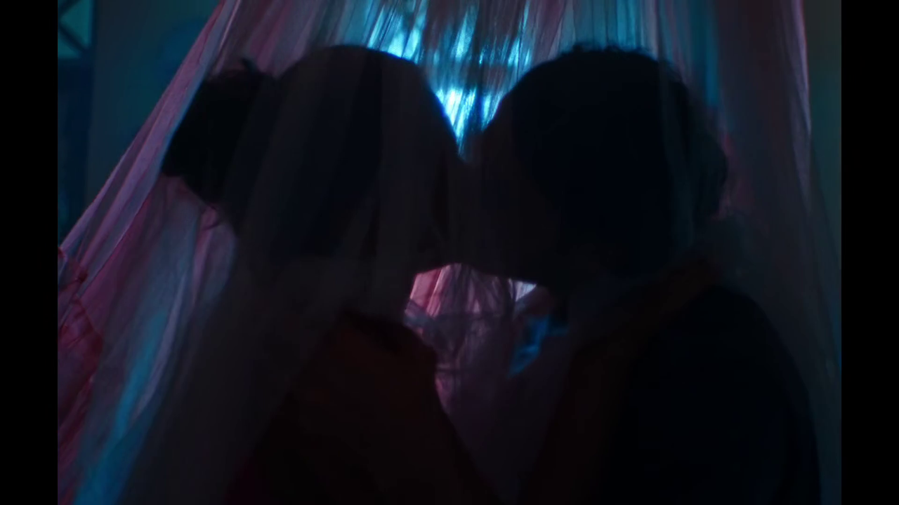 [Image: vlcsnap-2025-12-21-22h13m44s565.png]