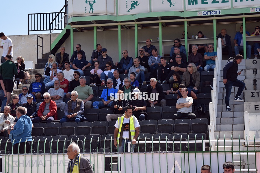 , &Pi;&alpha;&nu;&theta;&omicron;&upsilon;&rho;&iota;&alpha;&kappa;ό&sigmaf;- &Pi;&alpha;&lambda;&lambda;&eta;&xi;&omicron;&upsilon;&rho;&iota;&alpha;&kappa;ό&sigmaf; 3-0: &Mu;&epsilon; &tau;&omicron; &delta;&epsilon;&xi;ί &sigma;&tau;&alpha; &mu;&pi;&alpha;&rho;ά&zeta; &mu;&epsilon; &chi;&alpha;&tau; &tau;&rho;&iota;&kappa; &tau;&omicron;&upsilon; &Alpha;&gamma;&gamma;&epsilon;&lambda;ή (&phi;&omega;&tau;&omicron;&gamma;&rho;&alpha;&phi;ί&epsilon;&sigmaf;)