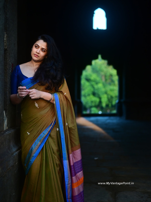 4-Girija-Oak-Godbole-in-Blue-Blouse-Saree-My-Vantage-Point