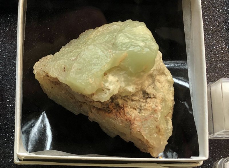 Lechatelierite 7-FA88-D2-E-7-F37-4946-BCF7-16-A1-E455-E678