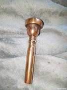 ITEM-1-Bach-New-York-trumpet-early-10-5C-gold-plated-mpc-(4)