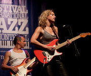 [Slika: Ana-Popovic-Montreal-International-Jazz-...over01.jpg]