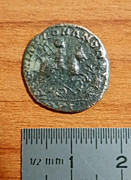 AE3 de cuño bárbaro a nombre de Magnencio. GLORIA ROMANORVM. Emperador a caballo. 20191215-223148