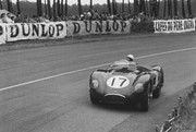 24 HEURES DU MANS YEAR BY YEAR PART ONE 1923-1969 - Page 27 52lm17-Jaguar-CType-Stirling-Moss-Peter-Walker-7