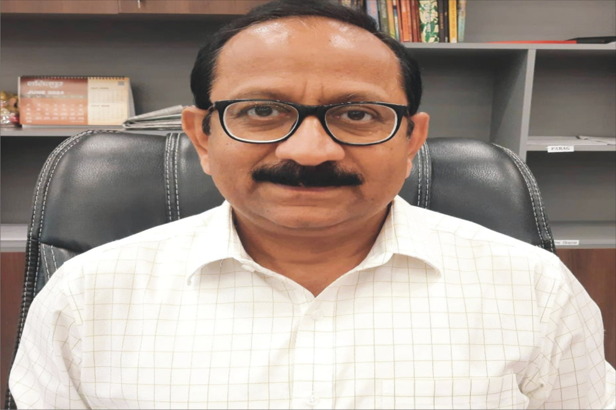 मण्डलायुक्त ने विभागीय अधिकारियों के साथ की समीक्षा बैठक