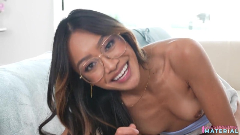 5hesBre3dingMaterial 25 11 06 Jade Kimiko