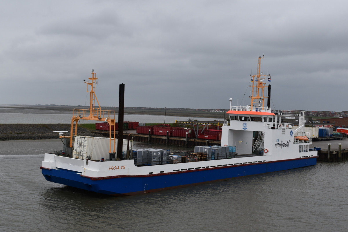 2023.04.20a1b Im Hafen-Frisia 8 (1940x1293)