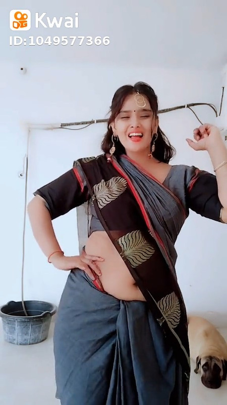 beautiful desi aunty sexy navel.mp4_snapshot_00.08.016