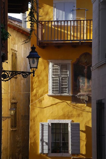 yellow-building.jpg