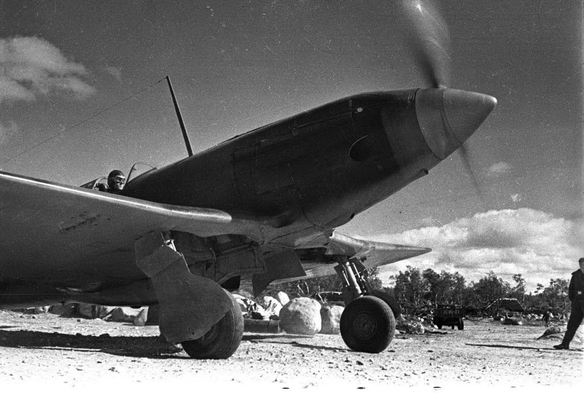 Mikoyan-Gurevich-MiG-3-2GvIAP-behalf-Safonov-6th-Fighter-Aviation-Brigade-Northern-Fleet-Air-Force