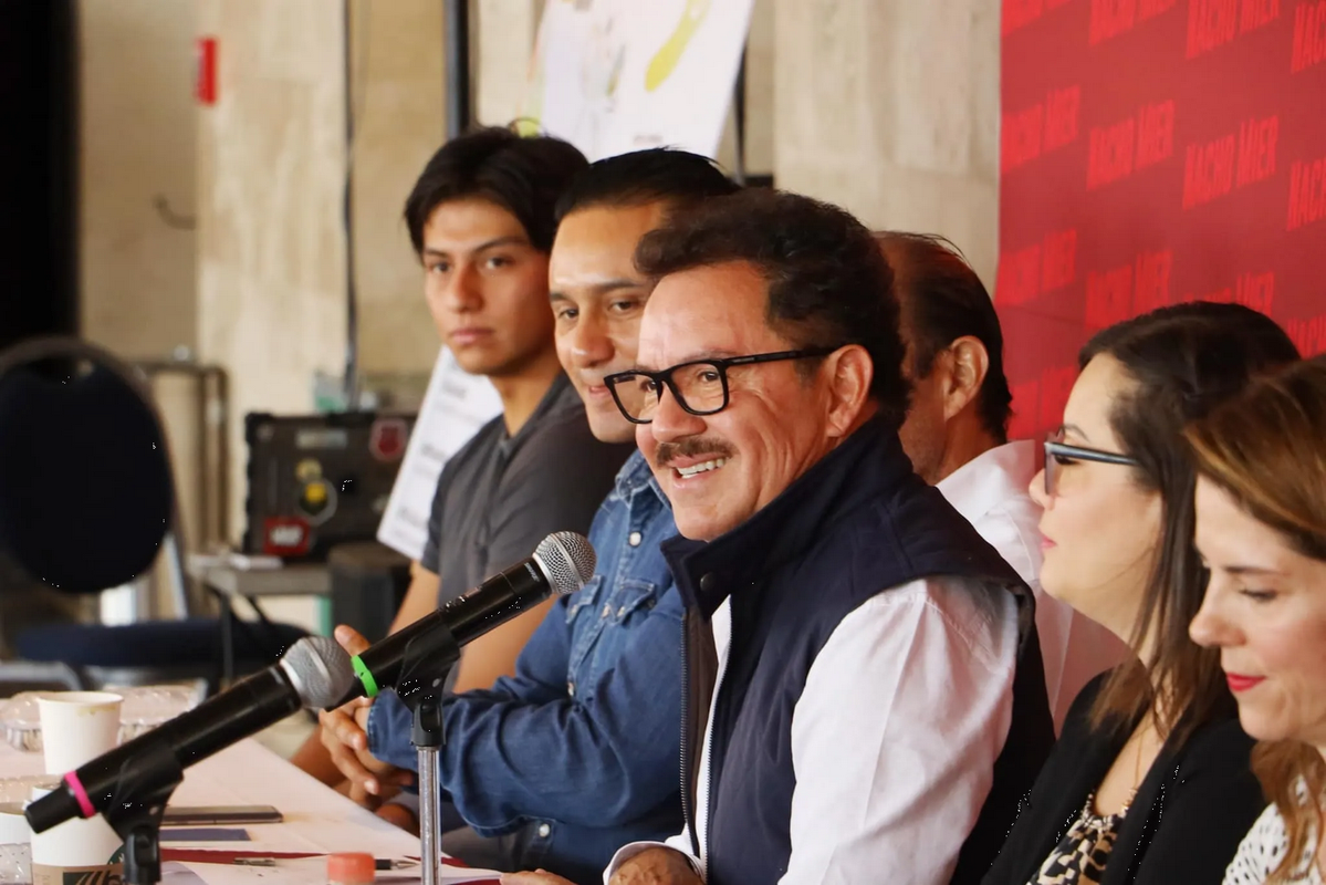 Mier consultará si pide licencia para ir por la gubernatura de Puebla