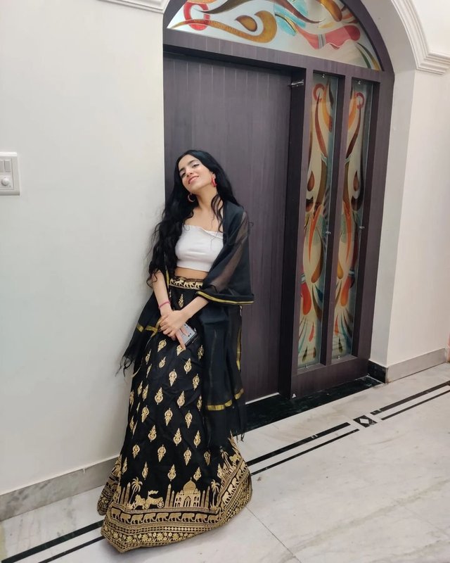 Beautiful Hottest Model Simran Lalwani and Iamaarv Hot Boobs Bouncing Full Deep Cleavage 24Videos+Pics 6 IMG-16.jpg