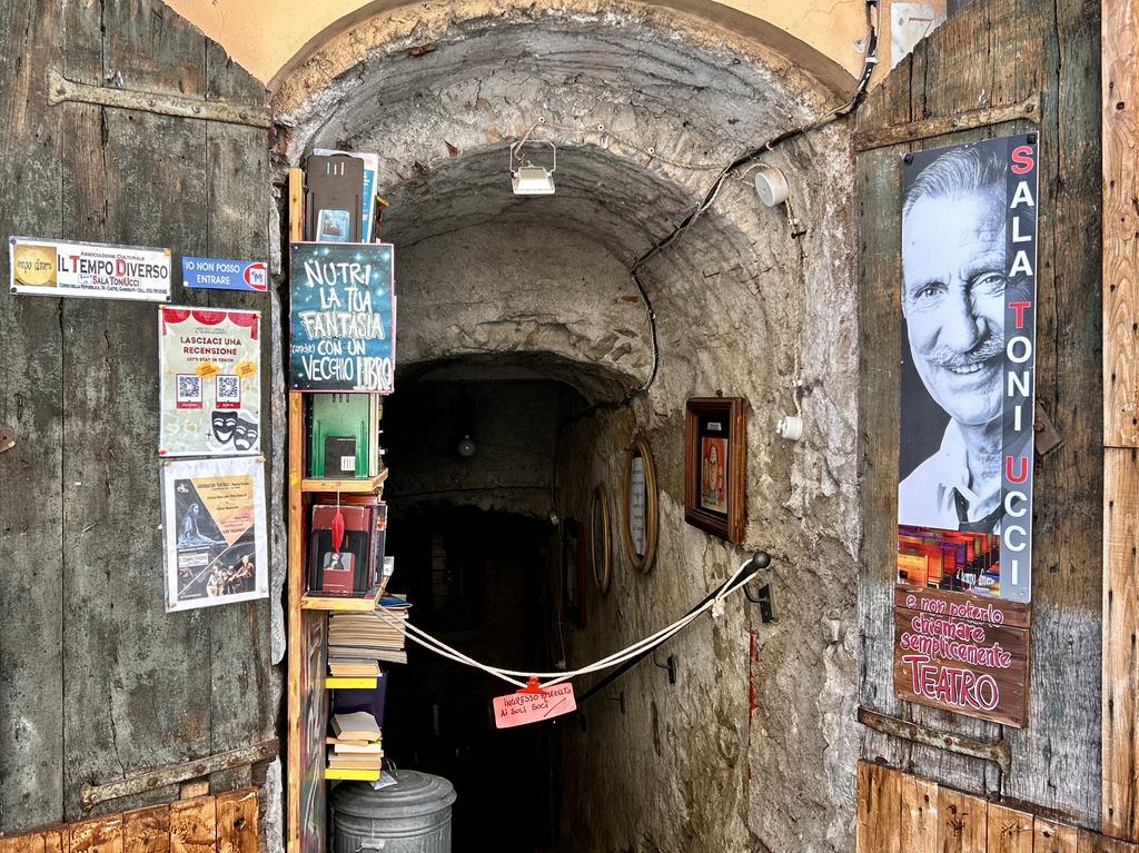 Жаркий сентябрь на побережье Тирренского моря.