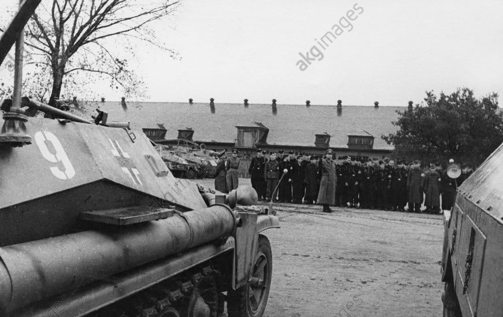 HJ-Offiziersanwärter bei Panzertruppen