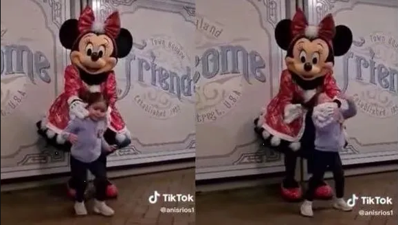 Video exhibe a Minnie Mouse “jaloneando” a una niña en Disneyland