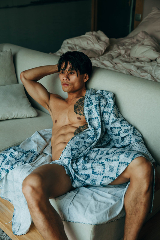 MODEL - Chàng trai xăm mình với gương mặt chữ điền