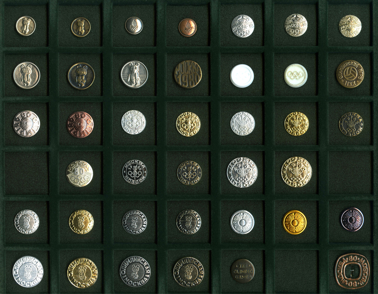 https://i.postimg.cc/rFH3dX6g/Pugovicy-SSSR-Olimpiada-3.jpg
