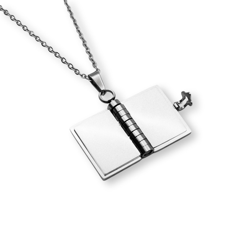 Кулон-книжка с гравировкой