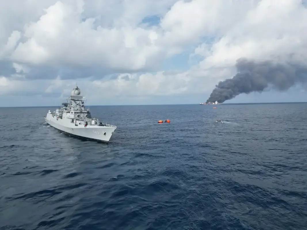 Сурат и горящий транспорт 09062025