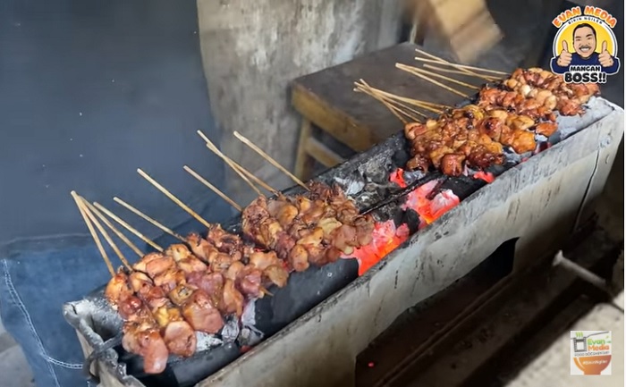 Sajian sate kelinci di Warung Sate Kelinci Pak Waldi, Jogja.
