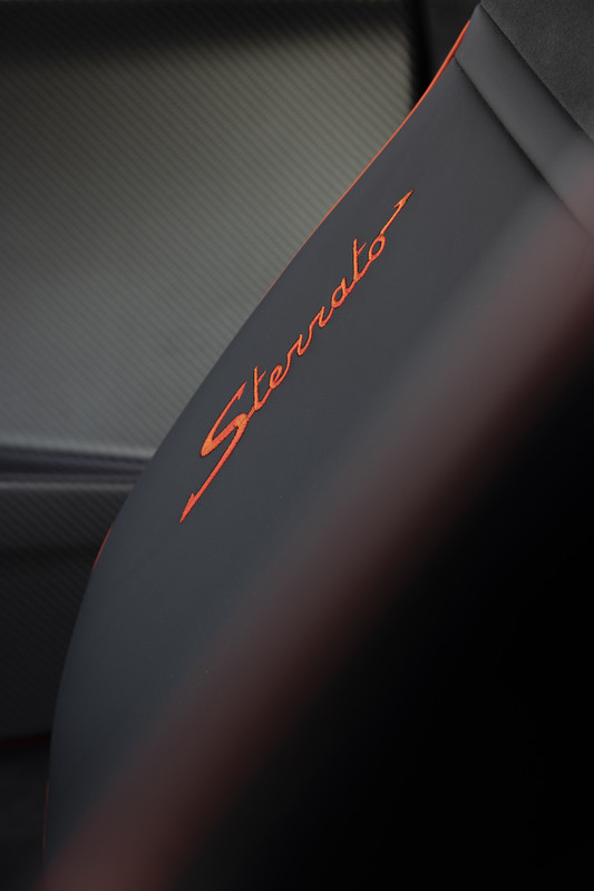 643196