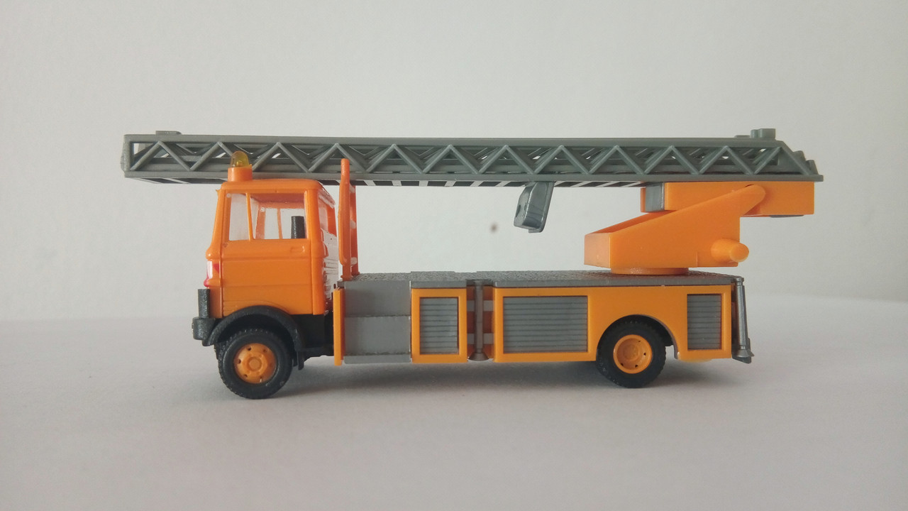 Mach (9781)