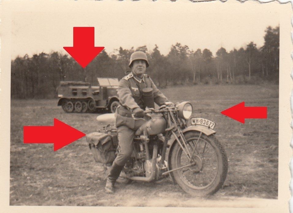 Foto Motorrad vor der Halbkette im Gelände tolle