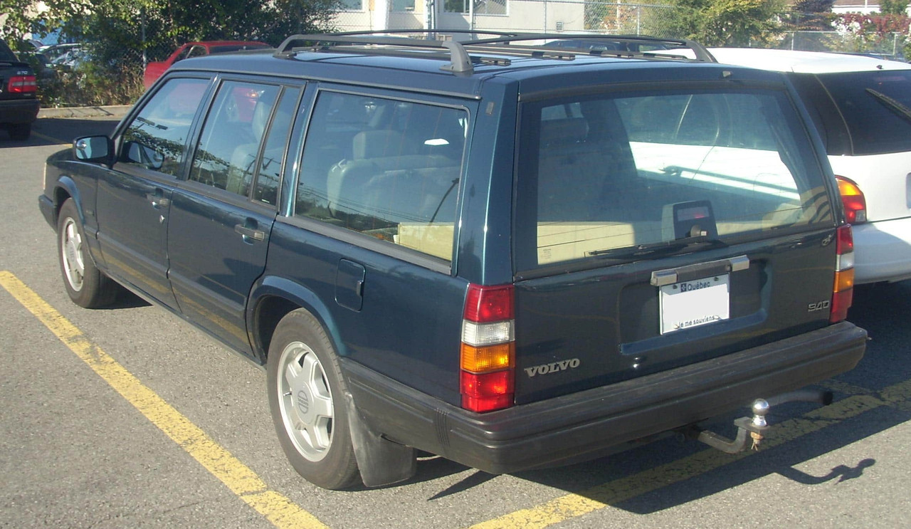 '92-'93_Volvo_940_Wagon_(Rear)