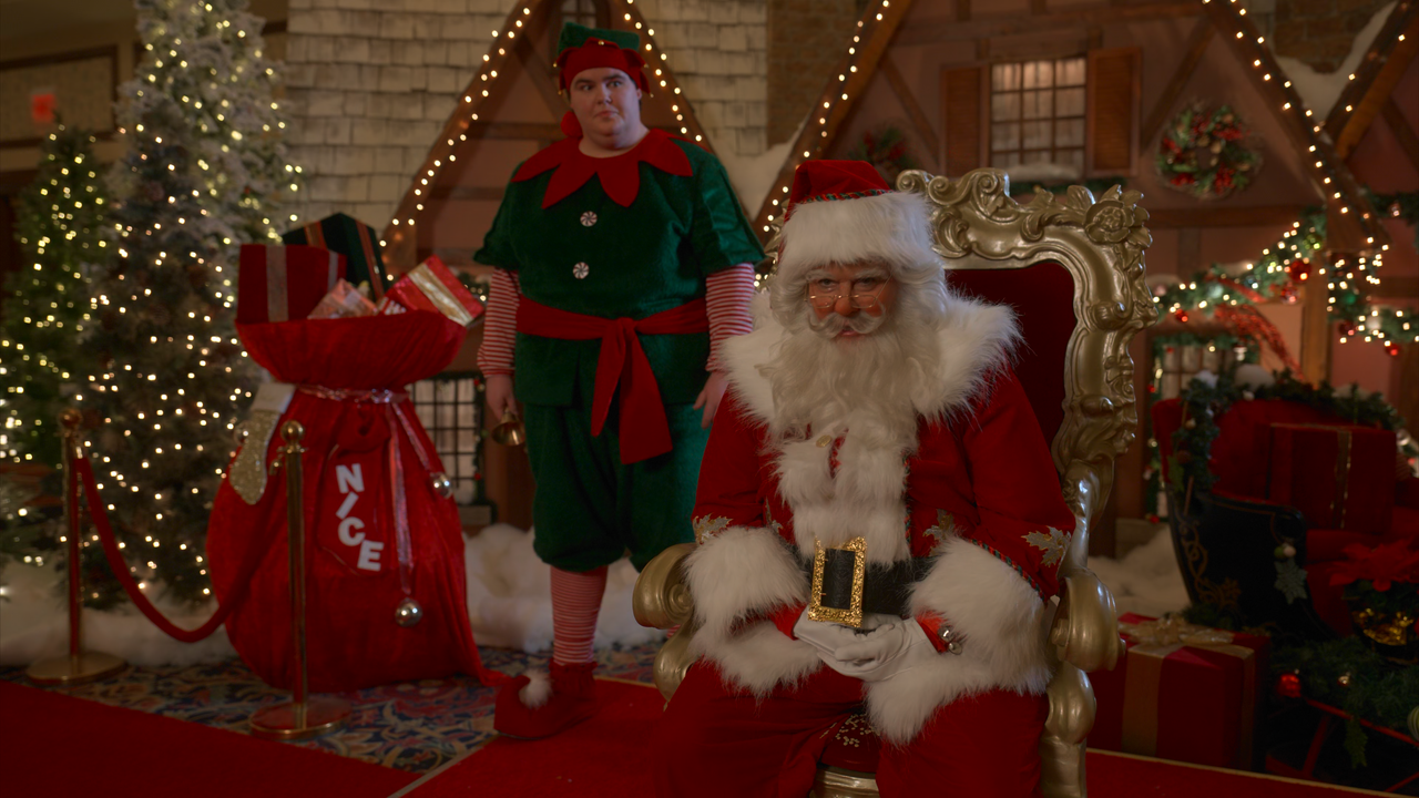 mpv shot My Secret Santa 2025 2160p UHD NF WEB DL HDR DV HEVC Нечипорук 00 30 36 0007