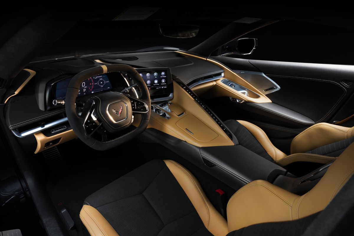 2020-Chevrolet-Corvette-Stingray-025
