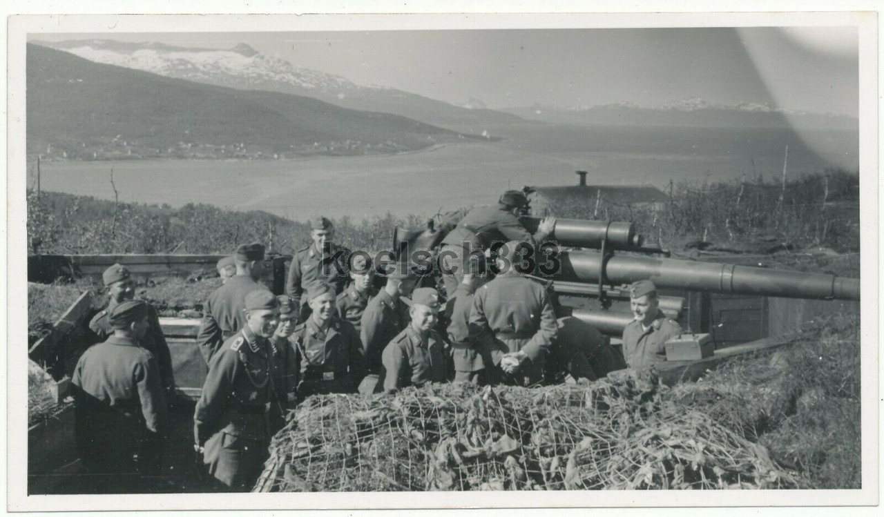 !!Foto Soldaten der Luftwaffe am 88 Flak Geschütz in einer Stellung in Norwegen