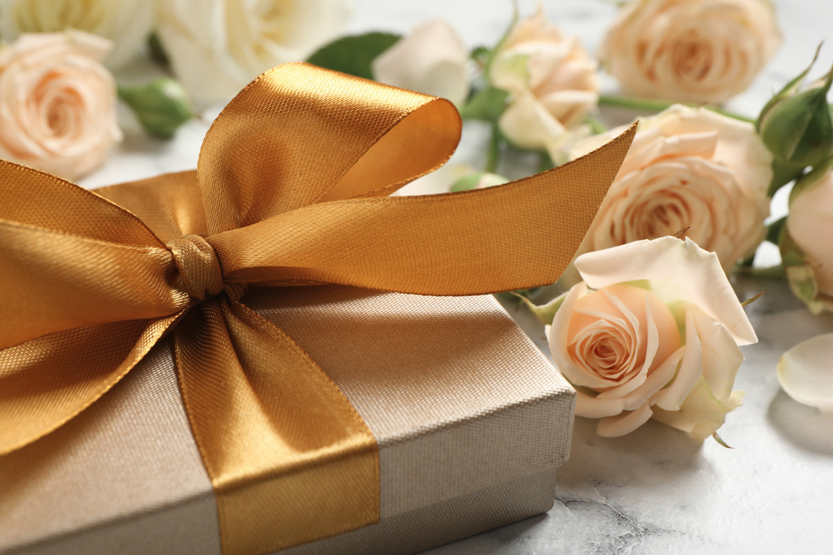 Choose A Memorable Wedding Gift For Your Favorite Couple