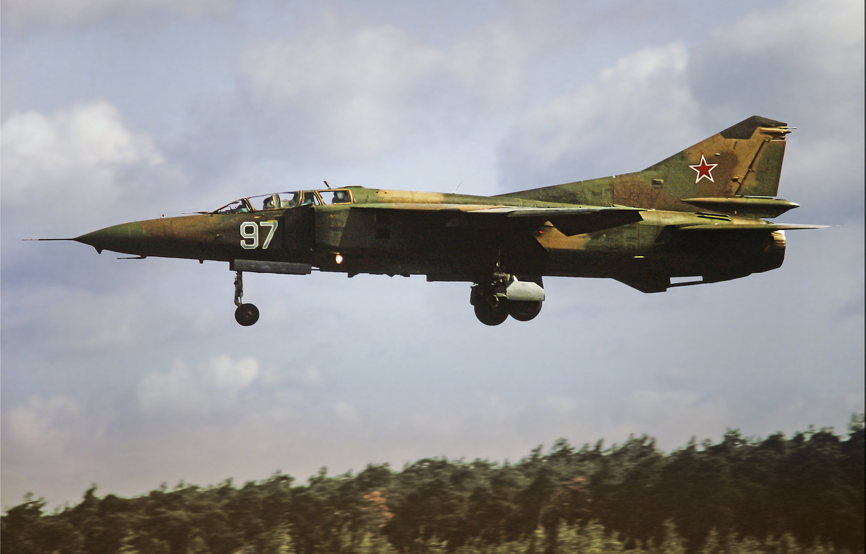 559 APIB Mig-23UB 97 Blue_7902413_Summer 1992