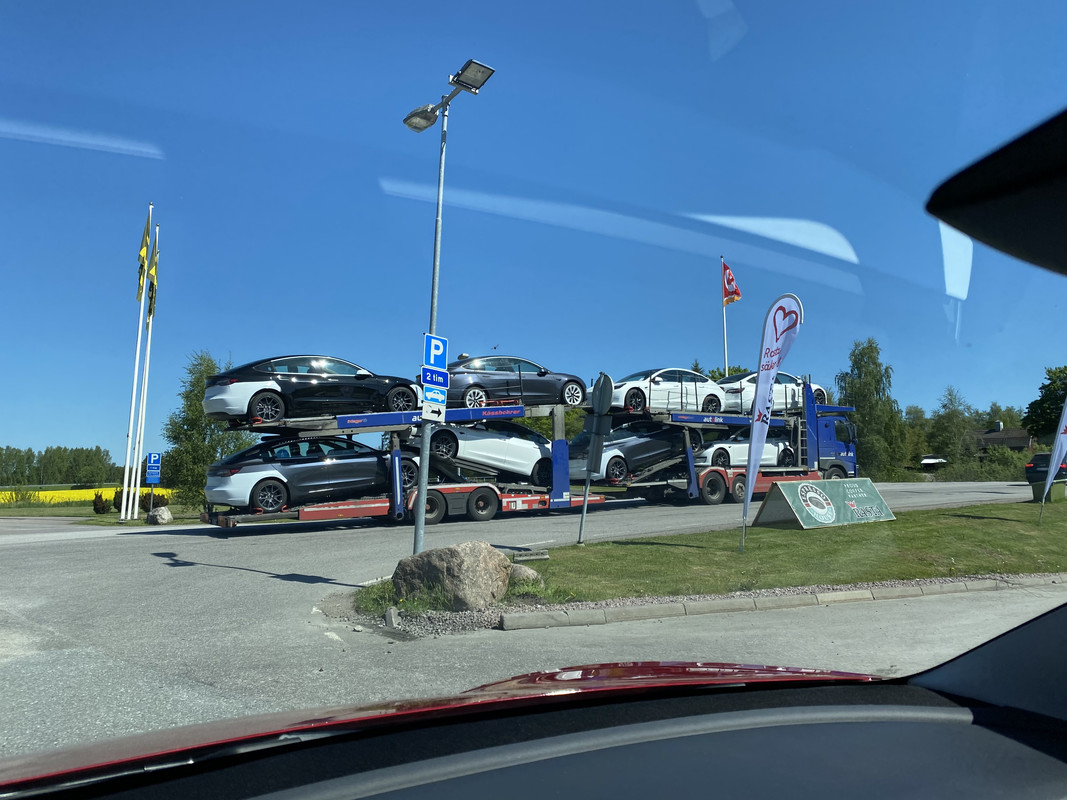 8FB6F051-0278-4F4A-AB14-FB2FABDC85F2