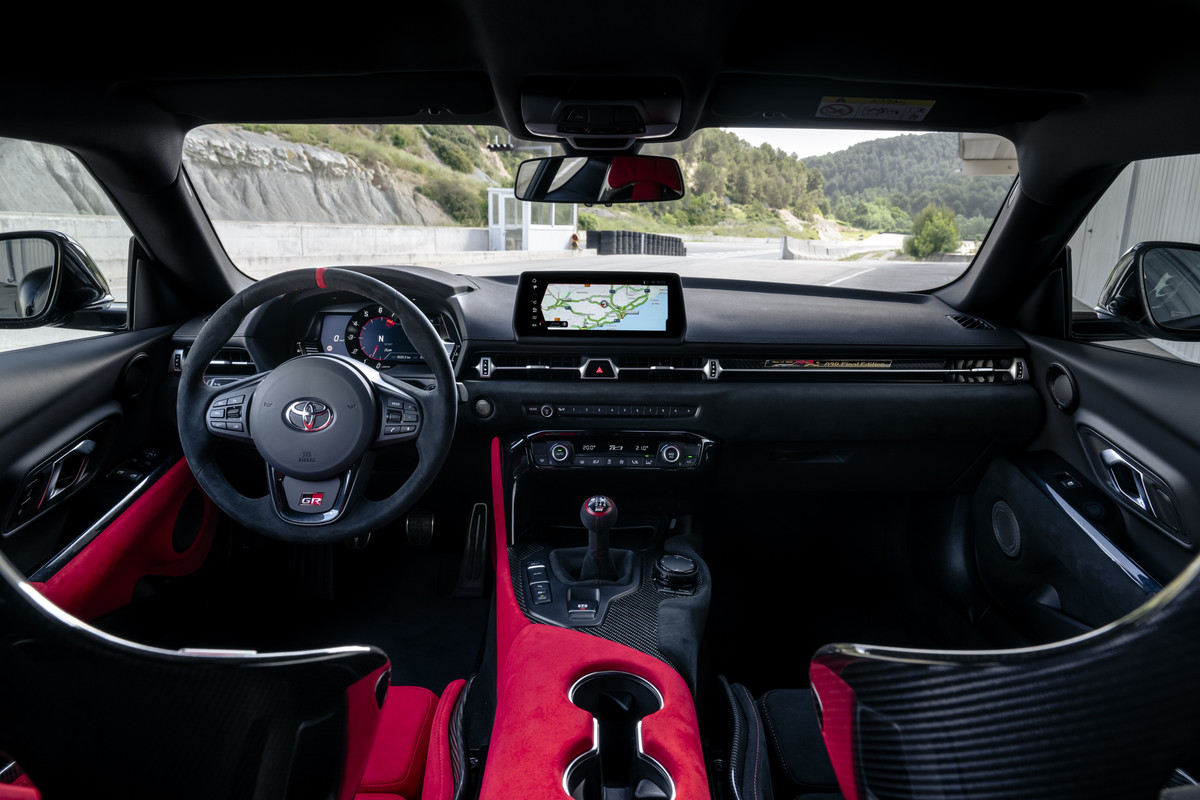 2026-grsupraa90finaledition-matteblack-interioranddetails-022