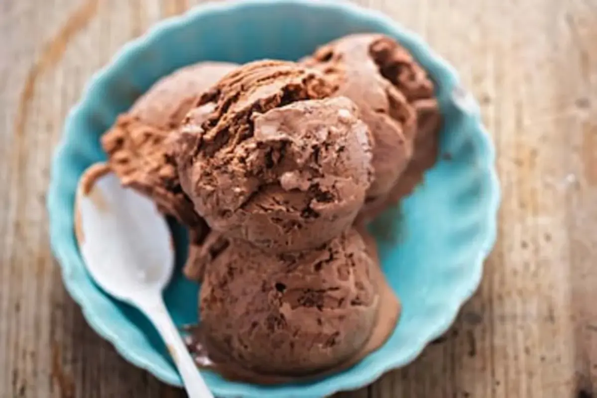 Choosing the Right Ice Cream Flavor for Toppings
