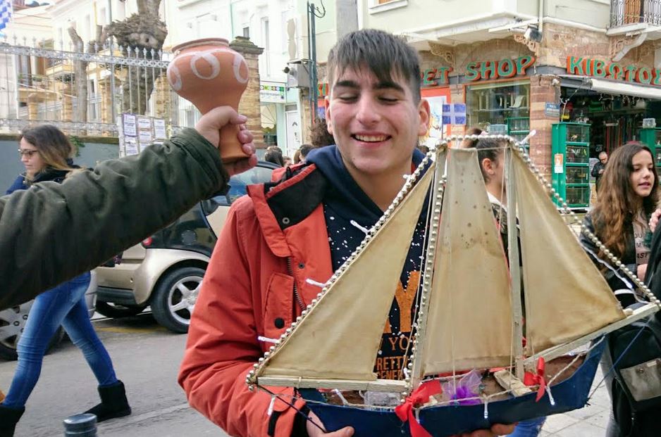 ΚΑΡΑΒΑΚΙΑ ΤΩΝ ΕΥΧΩΝ ΑΠΟ ΜΑΘΗΤΕΣ ΓΥΜΝΑΣΙΩΝ