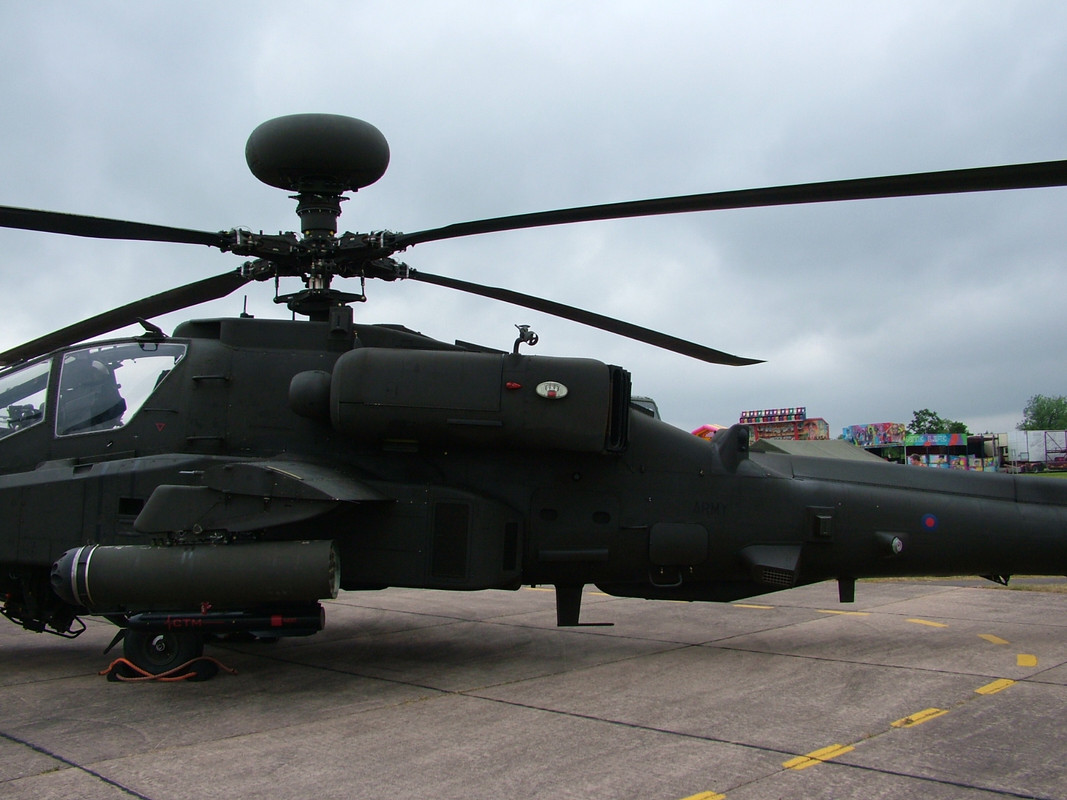 DE] ITALERI HUGHES Ah-64D Apache Longbow Helicopter Military 1975 / 1