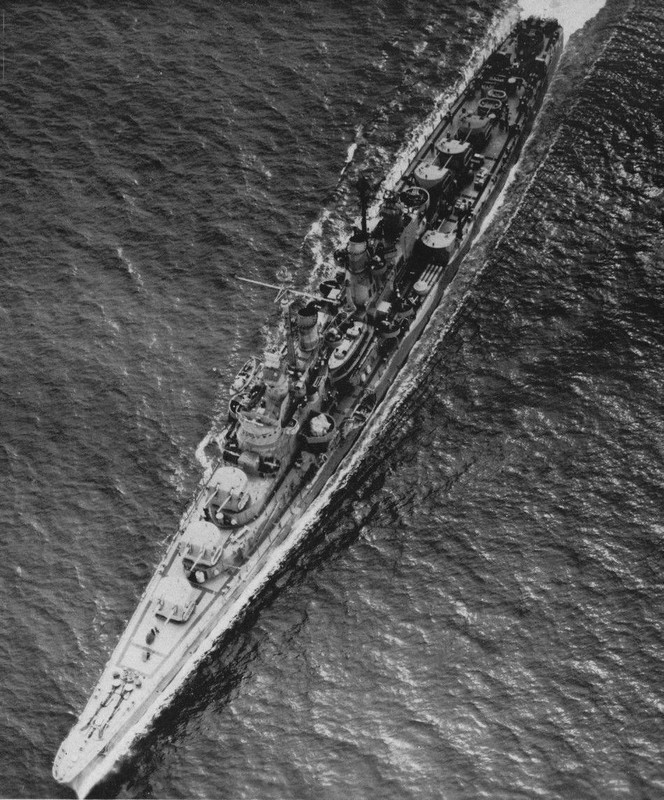 USS-San-Juan-CL-54-en-alta-mar-1942.jpg