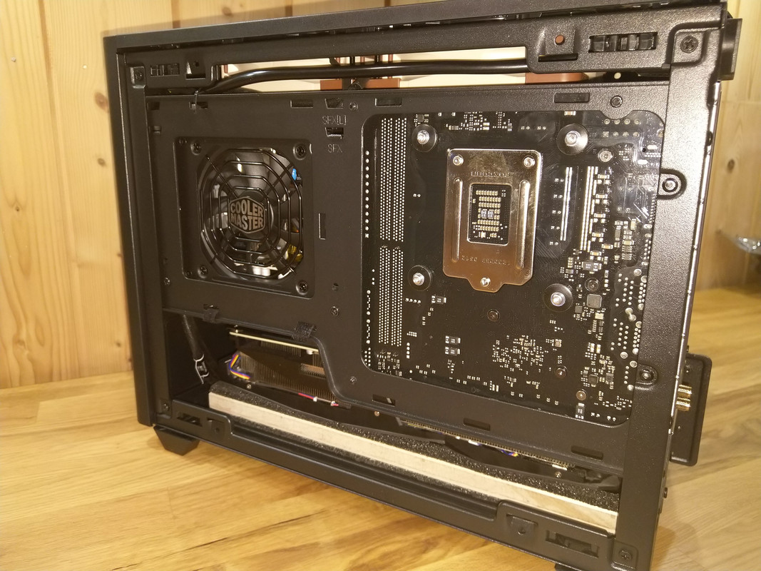 Log NR200 with sidemounted 140mm intake fan Alpenföhn Black Ridge and Noctua NHC14S SFF